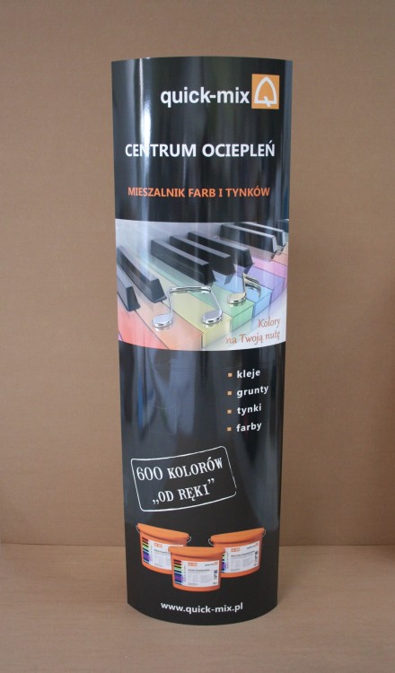 Przykładowe zdjęcie z realizacji totemu, elipsa z nadrukiem indywidualnym