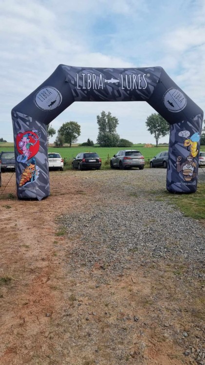 Zdjęcie z realizacji bramy nadmuchiwanej, pneumatycznej z nadrukiem