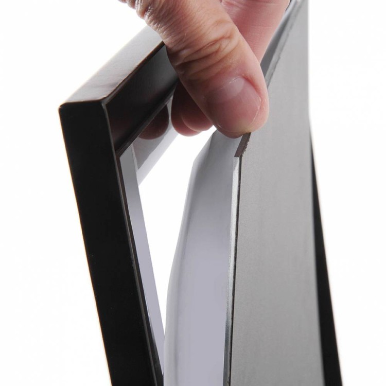 Stojak na ulotki z kieszenią magnetyczną na plakat A4 czarny stojak informacyjny na ulotki  stojak na katalogi z ramką A4 stojak prezentacyjny z miejscem na plakat do kiosku do branży detalicznej do hotelu