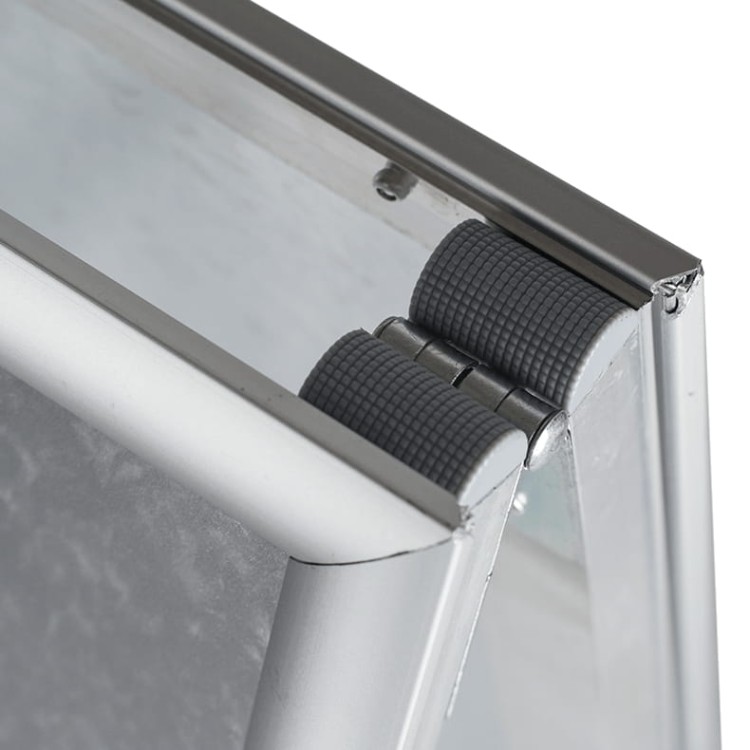 Potykacz reklamowy B2 OWZ Premium - srebrny potykacz reklamowy z zatrzaskową ramą OWZ i plecami z blachy stalowej