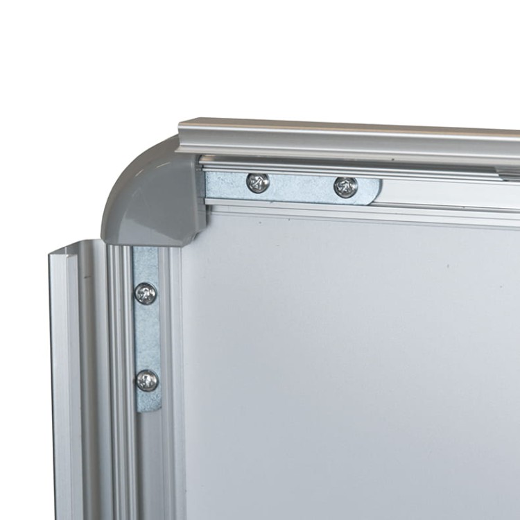 Potykacz reklamowy A1 OWZ Iron Base - srebrny potykacz reklamowy z zatrzaskową ramą OWZ i stalową podstawą