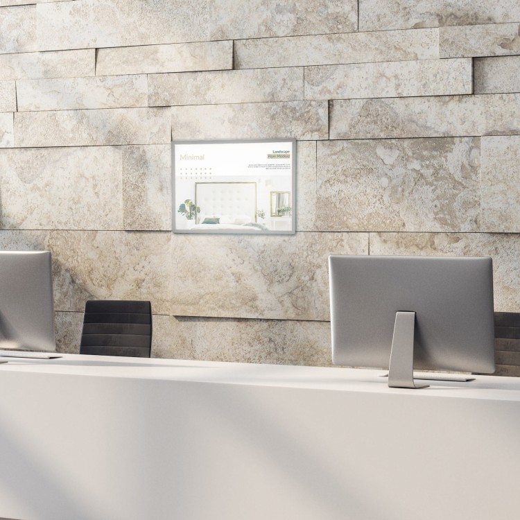 Ramka plakatowa A4 LED srebrna podświetlana w biurze, na ścianie informacyjna w orientacji poziomej