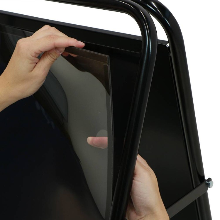 Potykacz reklamowy B1 - czarny potykacz reklamowy z zatrzaskową ramą OWZ i plecami ze stali