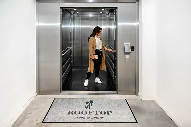 Mata podłogowa Interior Guard Brush - dywanik wycieraczka wykładzina z logo do zastosowań wewnętrznych