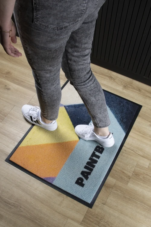 Mata podłogowa Universal Brush Guard - wycieraczka dywanik wykładzina z logo do zastosowań wewnętrznych i zewnętrznych