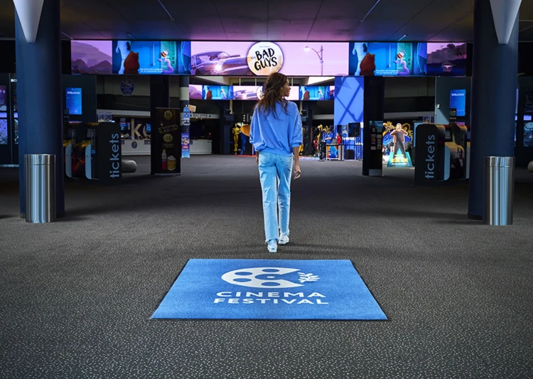 Mata podłogowa Universal Brush Guard - wycieraczka dywanik wykładzina z logo do zastosowań wewnętrznych i zewnętrznych