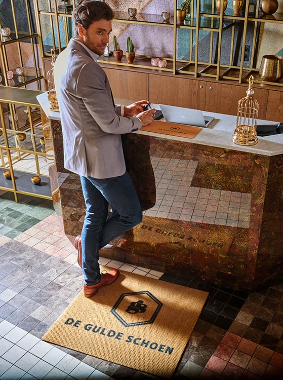 Mata podłogowa Universal Brush Guard - wycieraczka dywanik wykładzina z logo do zastosowań wewnętrznych i zewnętrznych