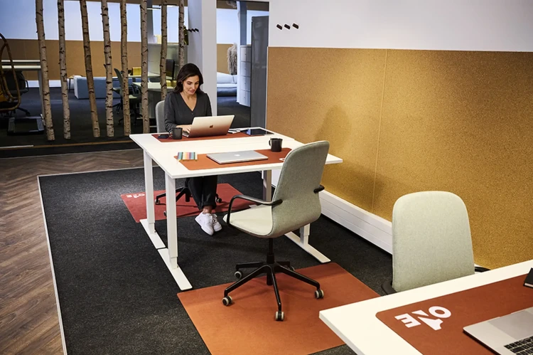 Mata podłogowa ochronna Office Floor Guard - mata ochraniacz podłogowy z logo pod krzesło