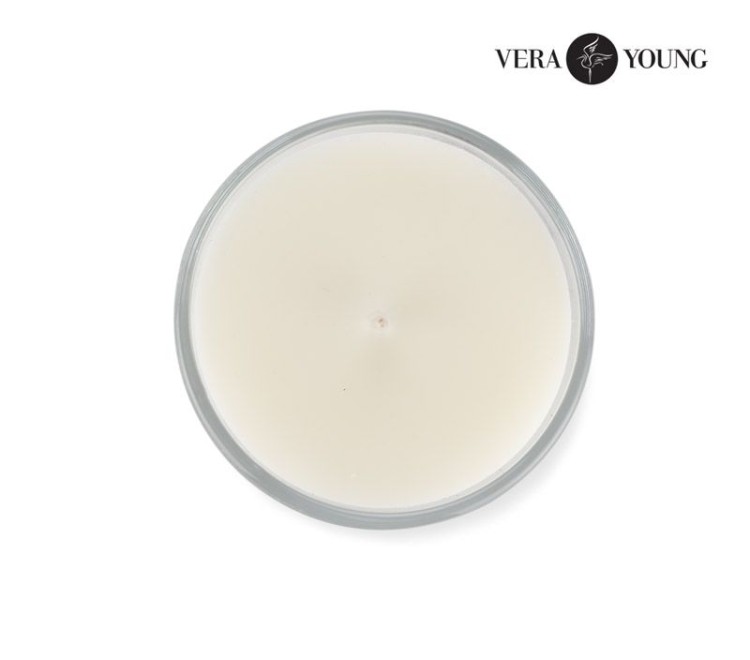 Świeca sojowa 170g - Plum & Patchouli - VERA YOUNG przezroczysty z logo