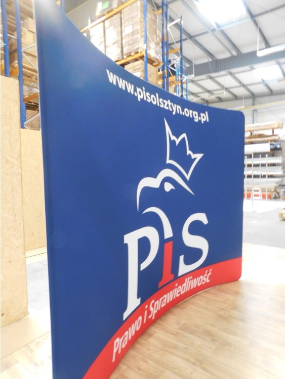 Curved Fabric Banner Stand - Horizontal 2,4  x 2,4 m with double-sided printout