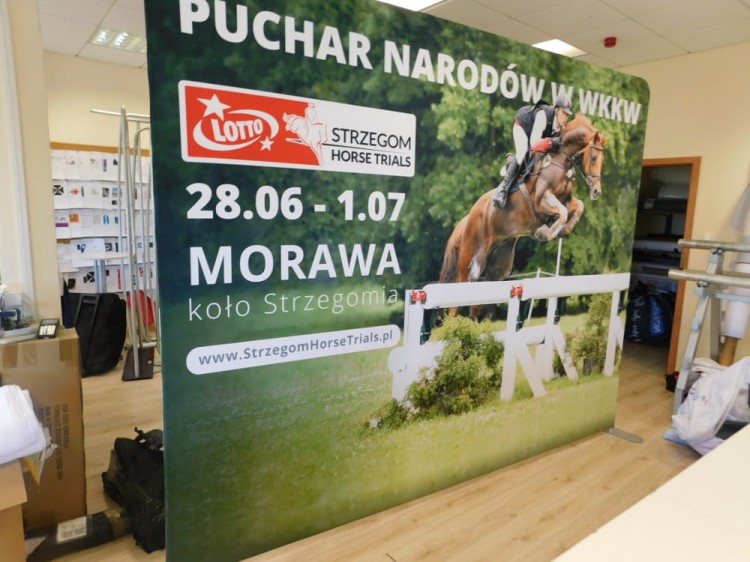 Straight Fabric Banner Stand - 240 x 240 cm